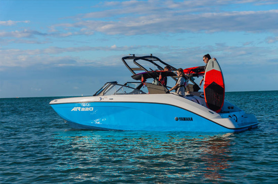 Yamaha Boat AR 220 in blue